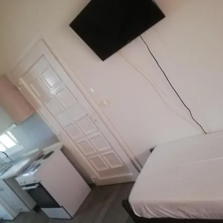 בית כפרי House *